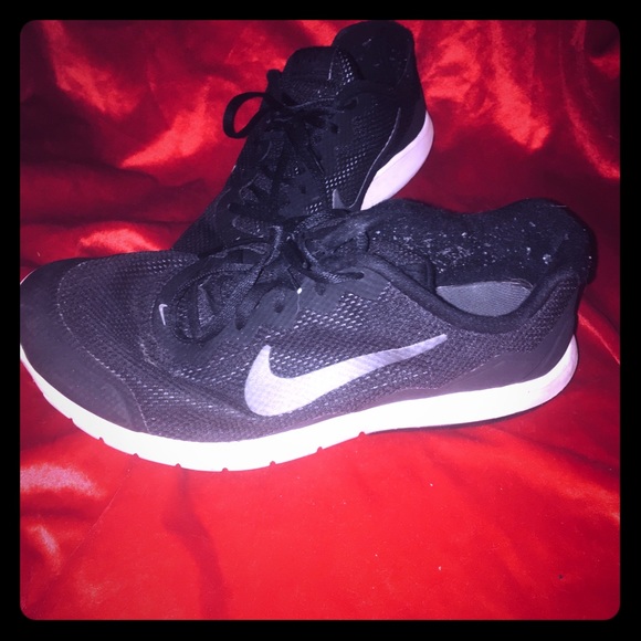 Nike Shoes - Nike size 8 wide black & White Sneakers